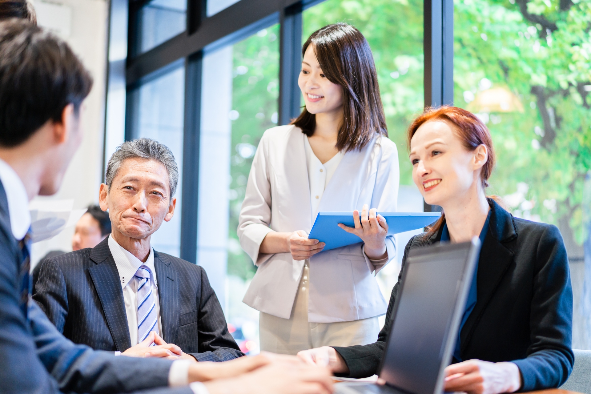 外国人雇用を考える企業・店舗の支援にも強い